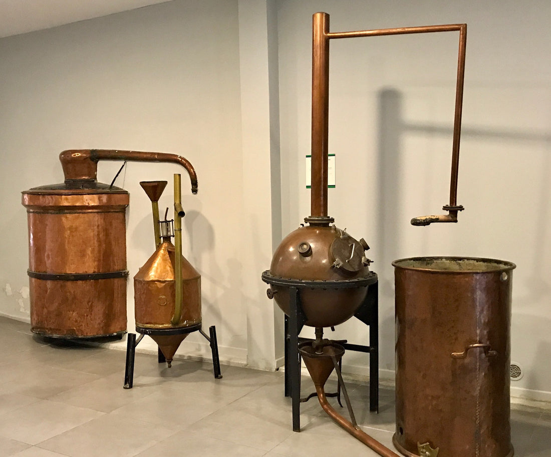 Classic copper essential oil distillery equipment for steam extraction