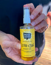 Natural, non-greasy body oil for deep moisturizing. Uplifting and energizing